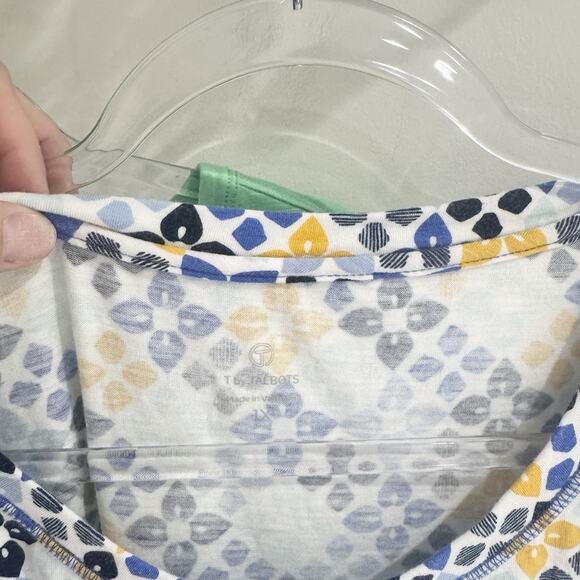 Bundle Of 3 Talbots Plus Size Blouses 1X Patterned SH - Picture 2 of 3